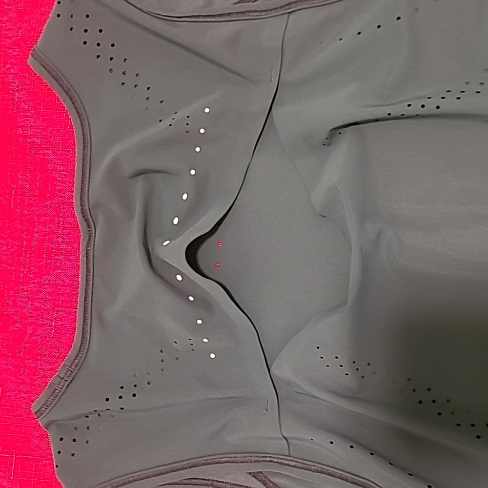 Lululemon Atletica Active Top Cropp, Size 6, Color Green 👌 😍 - Picture 7 of 9